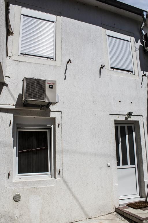 Appartement Apartman Punta Vilma à Pula Extérieur photo