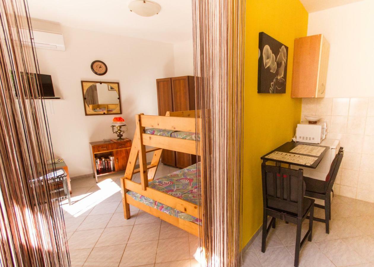 Appartement Apartman Punta Vilma à Pula Extérieur photo