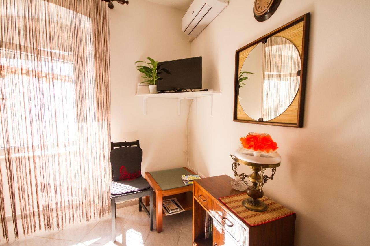 Appartement Apartman Punta Vilma à Pula Extérieur photo